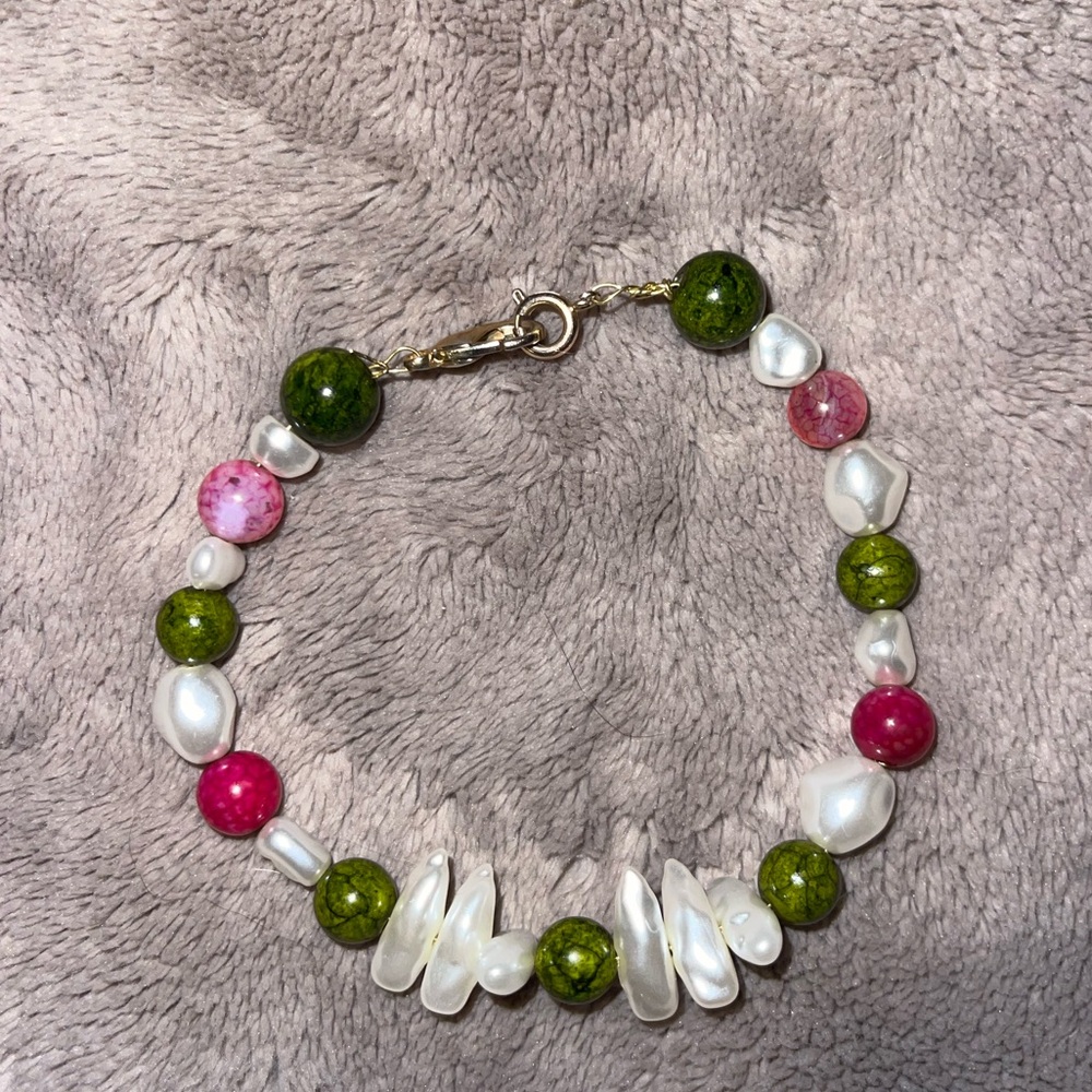 Elegant Green and Pink Beaded Bracelet